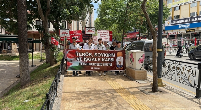 Isparta’da sağlık çalışanları Gazze için ”sessiz yürüyüş” düzenledi