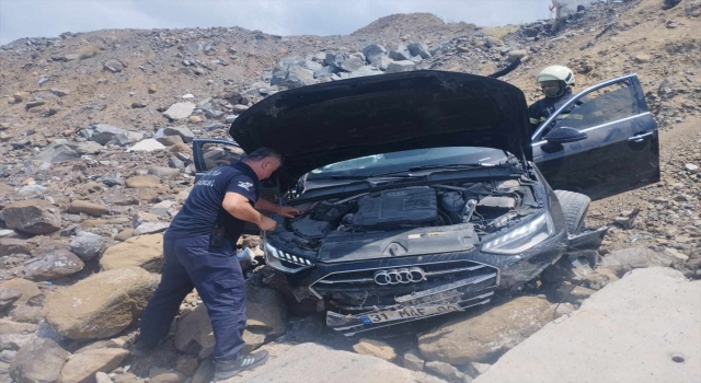 Hatay’da uçuruma yuvarlanan otomobildeki 2 kişi yaralandı