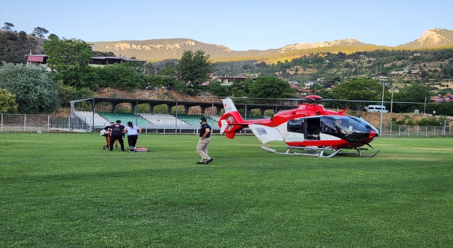 Adana’da ambulans helikopter yaralı motosiklet sürücüsü için havalandı