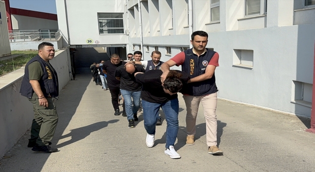 Adana merkezli yasa dışı bahis operasyonunda yakalanan 173 zanlı adliyede
