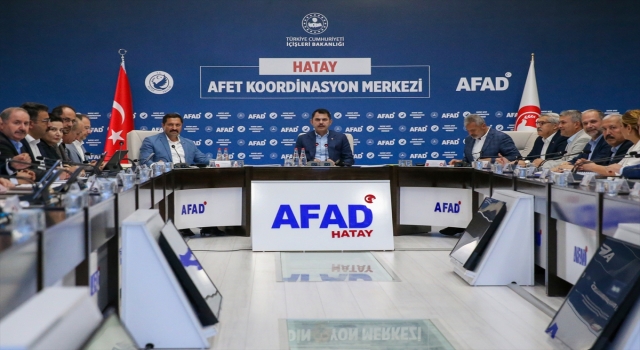 Bakan Kurum, Hatay Atatürk Caddesi’ndeki şantiye alanında konuştu: