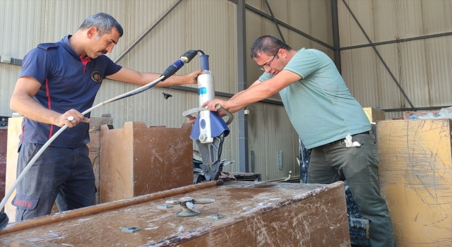 Kahramanmaraş’taki depremlerde enkazdan çıkarılan çelik kasalar açıldı