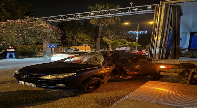 Adana’da park halindeki kamyona çarpan otomobilin sürücüsü öldü