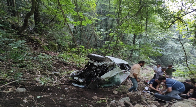 Hatay’da uçuruma yuvarlanan otomobildeki 2 kişi yaralandı