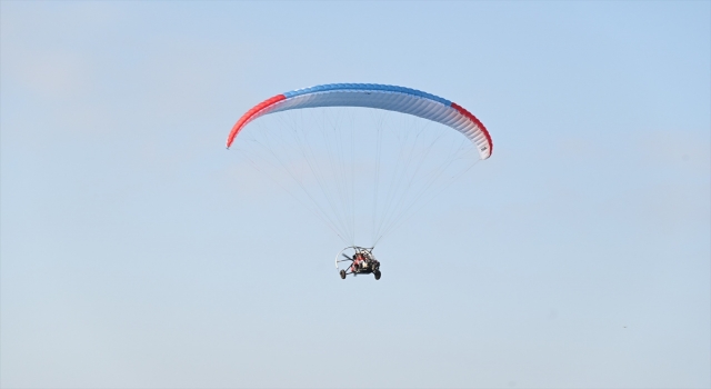 Anamur Belediye Başkanı Deniz, paramotor ekibiyle bir araya geldi