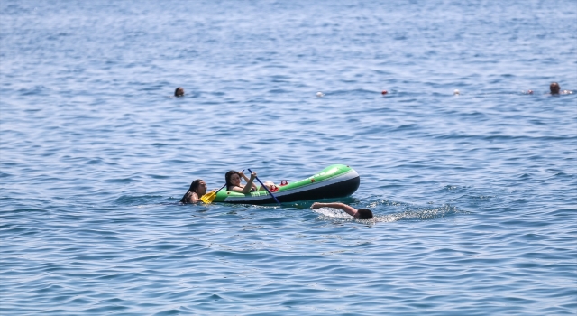 Antalya’da sıcak hava ve nem etkili oluyor