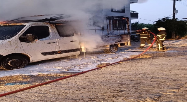 Hatay’da park halindeki pikapta çıkan yangın söndürüldü