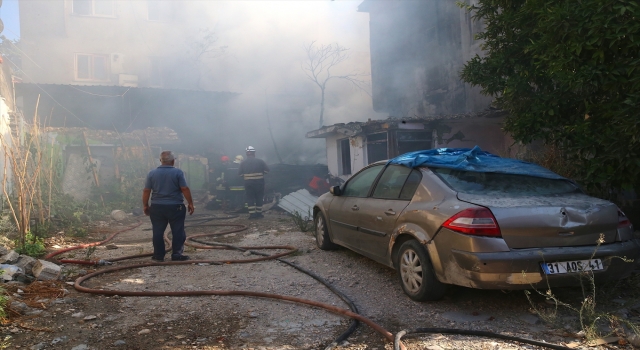 Hatay’da binanın deposunda çıkan yangın söndürüldü