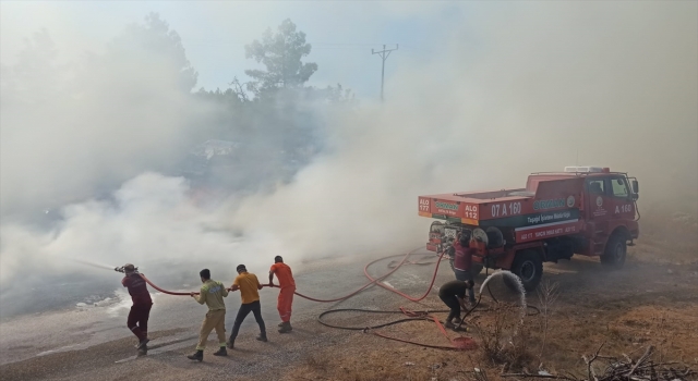 Manavgat’ta otluk alanda çıkan yangın söndürüldü