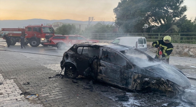 Antakya’da park halindeki otomobil yandı