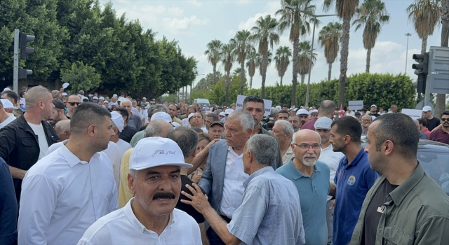 Adana Havalimanı’nın yolcu uçuşlarına kapatılmaması için yürüdüler