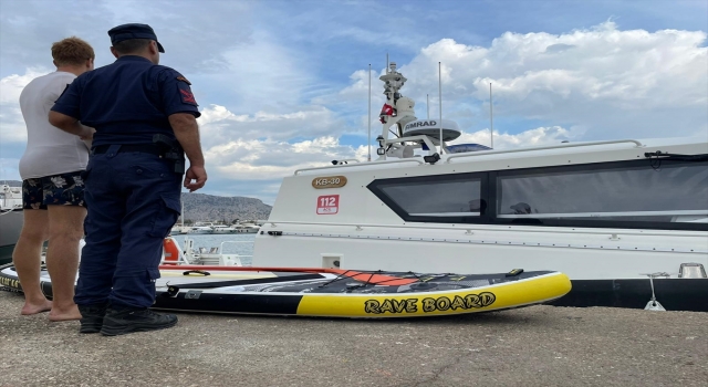 Antalya’da izinsiz kürek sörfü kiralayan yabancı uyruklu 2 kişi yakalandı