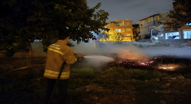 İskenderun’da otluk alanda çıkan yangın söndürüldü