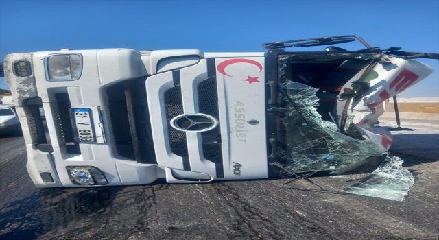 Hatay’da devrilen tırın sürücüsü yaralandı