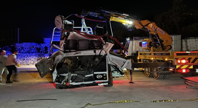 Antalya’da uçurumdan düşen araçtaki anne öldü, kızı yaralandı