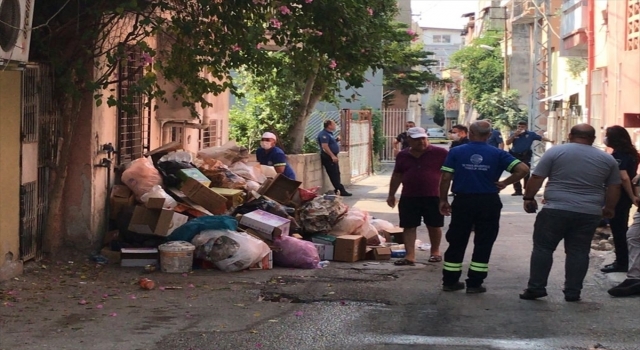 Adana’da ”çöp ev” temizlendi