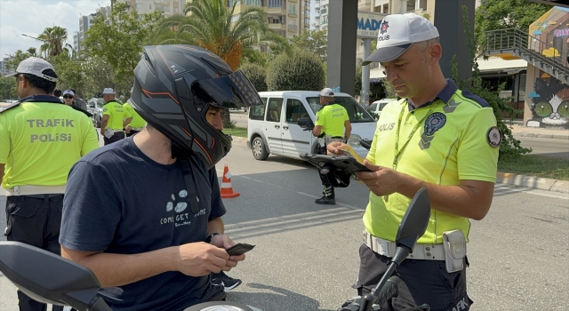 Adana’da trafikte kural ihlali yapan sürücüler dronla belirlendi