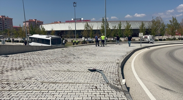 Burdur’da otobüs terminaline düşen midibüsteki 15 kişi yaralandı