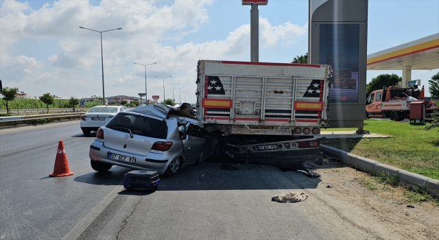 Antalya’da tıra çarpan otomobildeki 1 kişi öldü