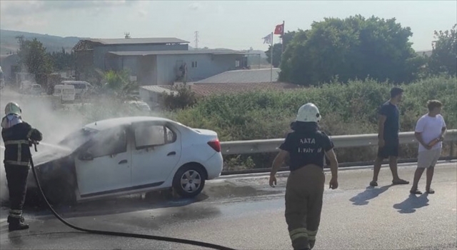 Arsuz’da otomobilde çıkan yangın söndürüldü