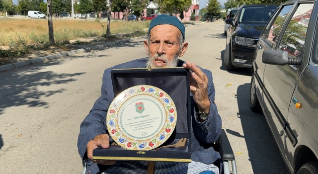 Isparta’da şehit torunu, otomobilini şehit ve gaziler derneğine bağışladı