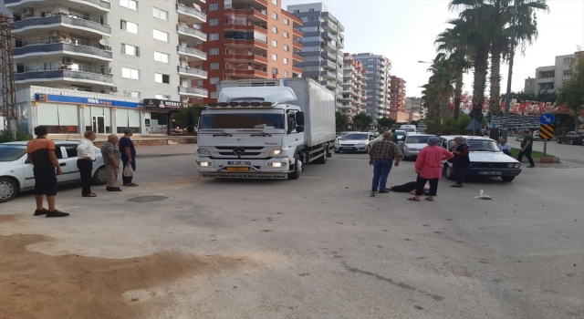 Adana’da otomobilin yaşlı kadına çarpması güvenlik kamerasında