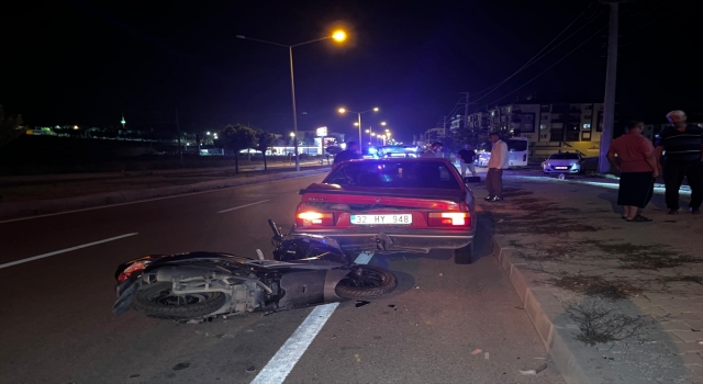 Burdur’da otomobile çarpan motosikletteki 2 kişi yaralandı