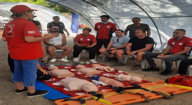 Türk Kızılayı, STK’lara ilk yardım ve farkındalık semineri verdi