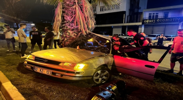 Osmaniye’de ağaca çarpan otomobilin sürücüsü yaralandı