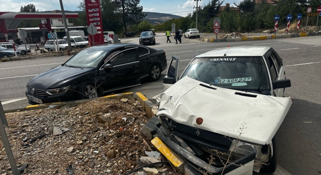 Isparta’da iki otomobilin çarpıştığı kazada 2 kişi yaralandı