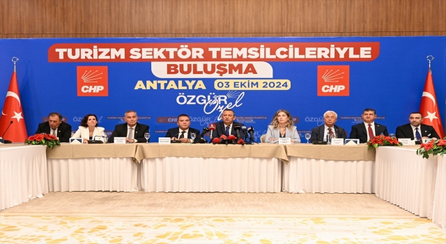 CHP Genel Başkanı Özel, Antalya’da turizm sektör temsilcileriyle buluştu: