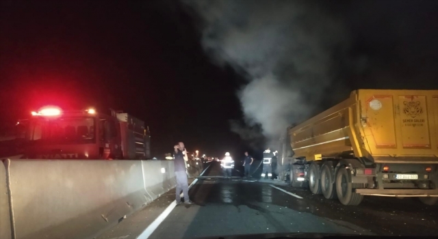 Hatay’da seyir halindeki hafriyat kamyonu yandı