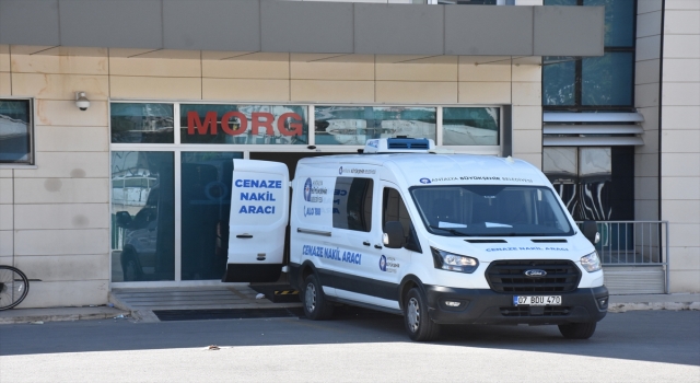 Antalya’da takla atan otomobildeki 1 kişi öldü, 3 kişi yaralandı