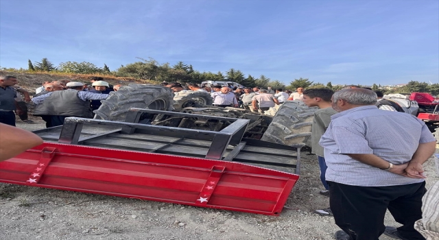 Hatay’da devrilen traktördeki 4 kişi yaralandı