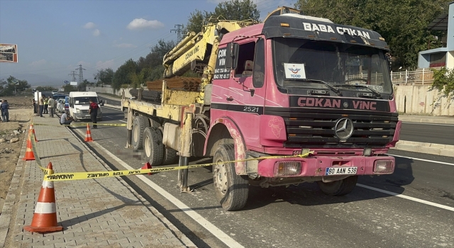 Osmaniye’de geri manevra yapan vincin altında kalan işçi ağır yaralandı