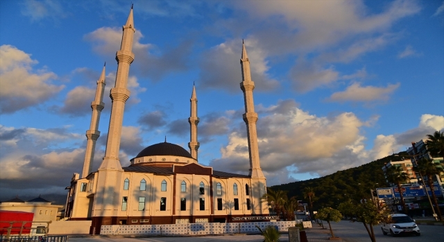 Kumluca’daki ”100. Yıl Camisi” ilçe müftülüğüne devredildi