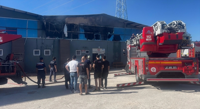 Antalya’da bir depoda çıkan yangın hasara neden oldu