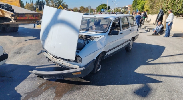 Mersin’de otomobille pikabın çarpıştığı kazada 2 kişi yaralandı