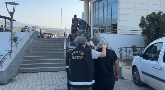 Hatay’da trafik ve asayiş uygulama noktalarını paylaştıkları suçlamasıyla 13 kişi yakalandı