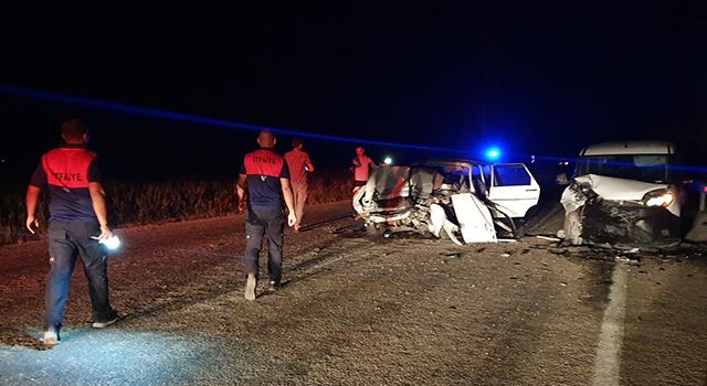 Hafif ticari araç ile otomobil çarpıştı: 2 yaralı