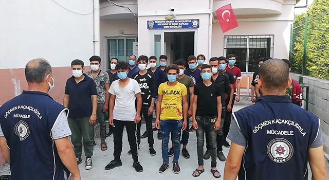 Osmaniye’de, 14 kişilik minibüsten, 20 kaçak çıktı