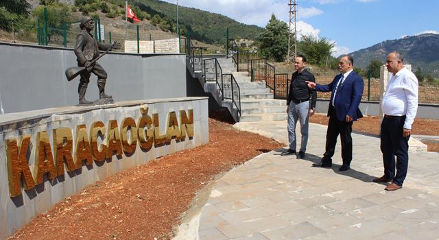 Kaymakam İlhan, Karacoğlan anıt mezarında