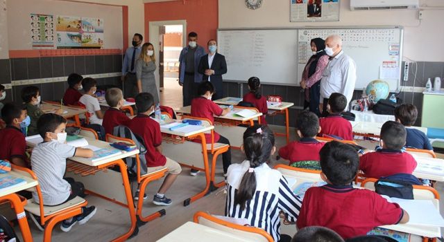 Kaymakam Selimoğlu okul ziyaretinde