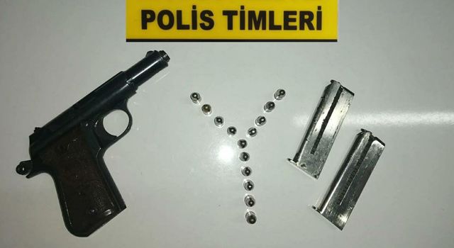 Ruhsatsız silahlar, polis uygulamasında yakalandı