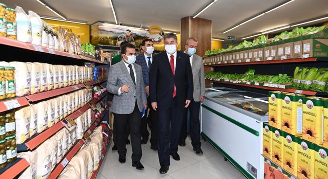 Vali Yılmaz Tarım Kredi Kooperatif marketinde inceleme yaptı