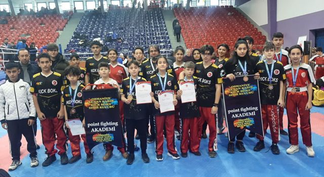 Kick boksta Türkiye Şampiyonası'nda 37 madalya