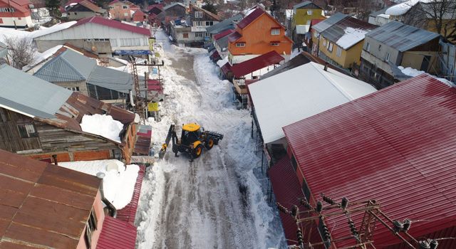 Osmaniye Belediyesi Yaylalarda Kar Yağışından Kapanan Yolları Açıyor