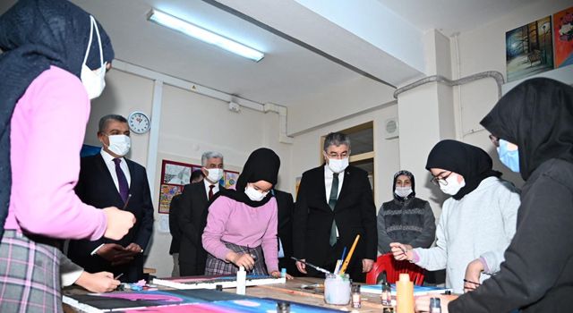 Osmaniye Valisi Yılmaz, Okul ziyaretlerini sürdürüyor
