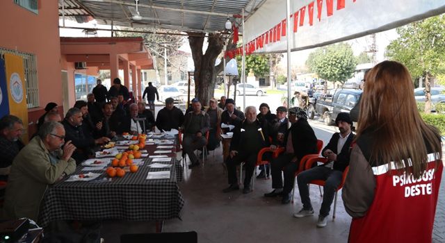 Mersin’de kahvehanede kadına şiddete karşı sunum yapıldı