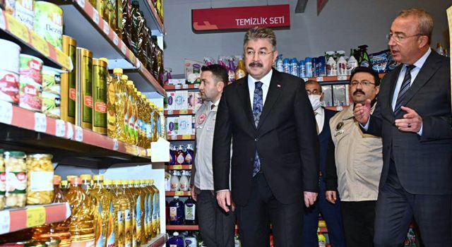 Vali Yılmaz marketlerde yağ denetimi yaptı